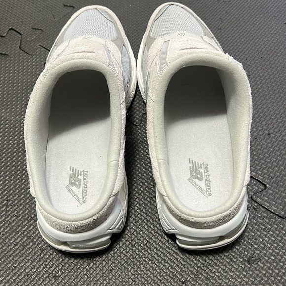 RARE like new (no box) new balance 2002r mule gray - Picture 4 of 9